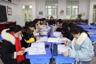 深耕課堂促成長 凝心聚力謀新篇——南陽市第二完全學(xué)校初中部“一課五研”校本研修活動紀(jì)實